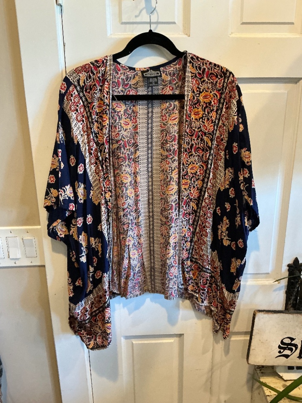 Angie short kimono in great Fall colors!  Great condition!  Size large